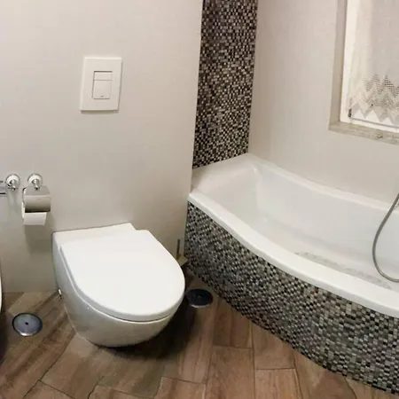 Casa Cantoniera-guest House : Costruite Il Viaggio בית נופש