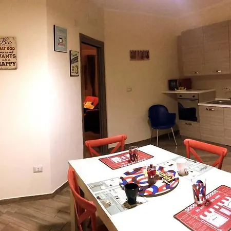 Casa Cantoniera-guest House : Costruite Il Viaggio * פומפיי
